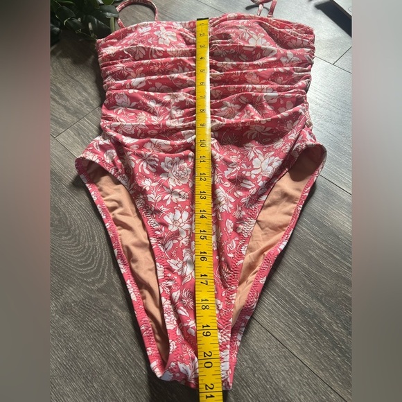 J. Crew Ruched sweetheart one-piece swimsuit in tossed floral. Size 8 - Picture 10 of 13